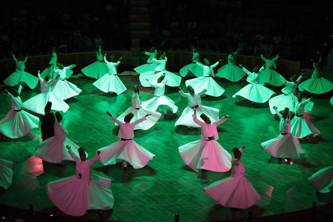 Mevlana Konya'da  11 gün boyunca sema ile anılacak, binlerce turist takip edecek 6